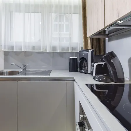 The Queen Luxury - Vinicia Luxembourg