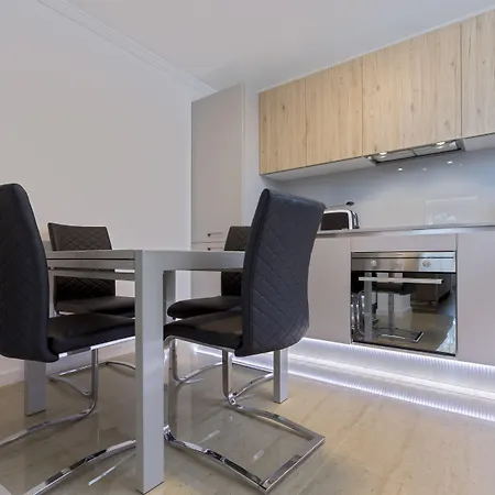 The Queen Luxury - Vinicia * Luxembourg