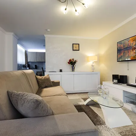 The Queen Luxury - Vinicia * Luxembourg