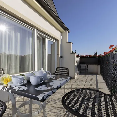 The Queen Luxury - Vinicia Apartment