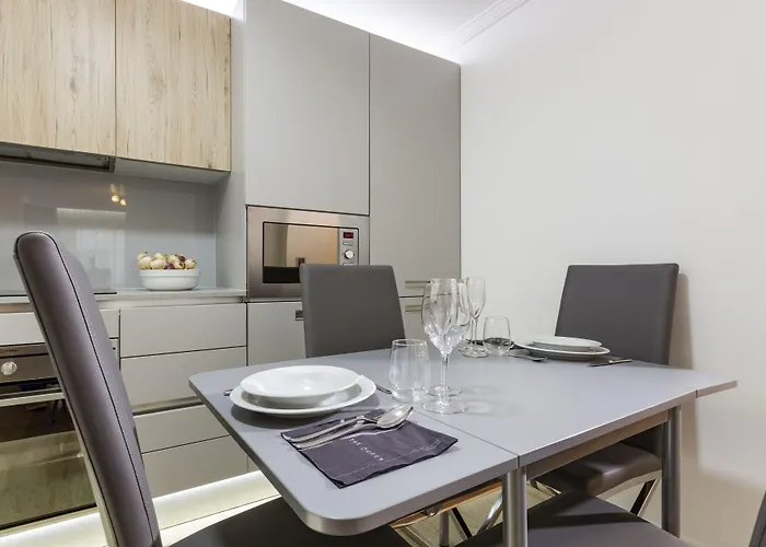 The Queen Luxury - Vinicia * Luxemburgo