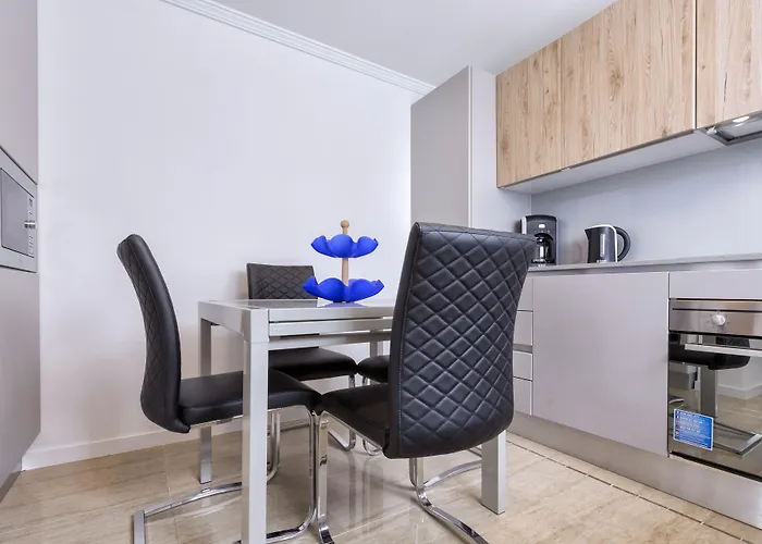 The Queen Luxury - Vinicia * Luxemburgo