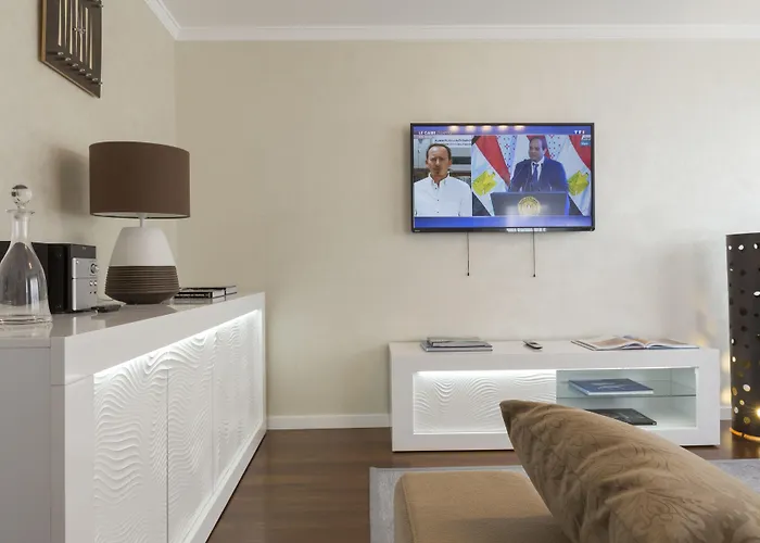 The Queen Luxury - Vinicia Luxemburgo