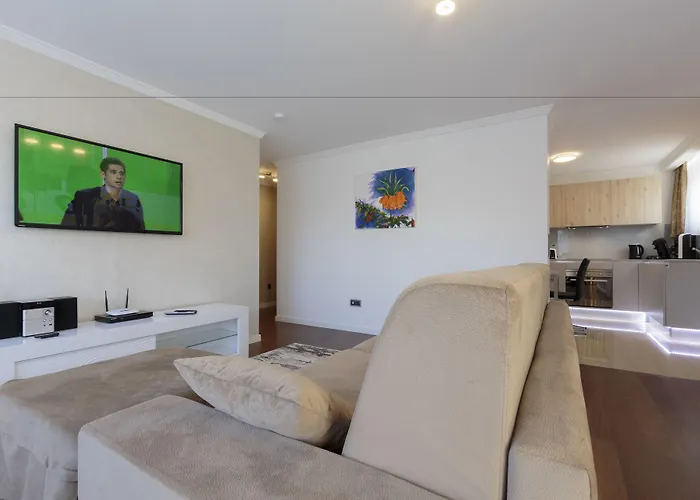 The Queen Luxury - Vinicia Luxemburgo