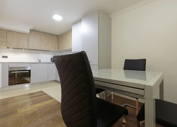 The Queen Luxury - Vinicia Luxemburgo