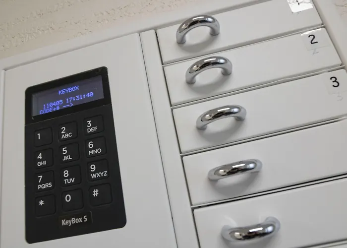 The Queen Luxury - Vinicia * Luxemburgo