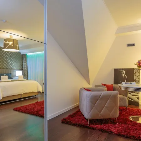 The Queen Luxury - Vinicia * Luxembourg