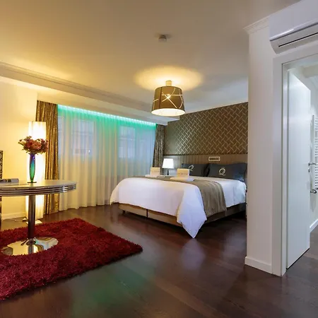 The Queen Luxury - Vinicia * Luxembourg