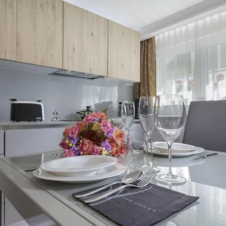 The Queen Luxury - Vinicia לוקסמבורג