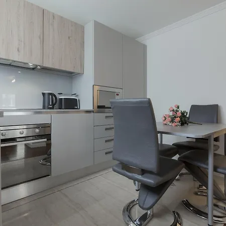 The Queen Luxury - Vinicia לוקסמבורג