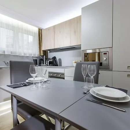 The Queen Luxury - Vinicia לוקסמבורג