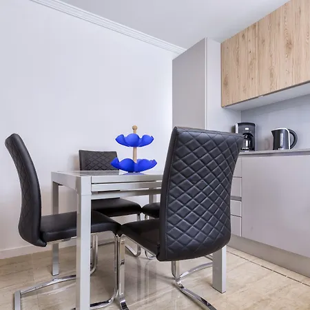 The Queen Luxury - Vinicia * Luxemburgo