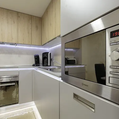 The Queen Luxury - Vinicia לוקסמבורג