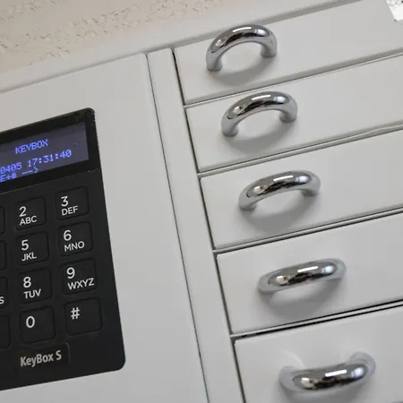 The Queen Luxury - Vinicia * Luxemburgo