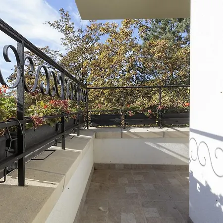 The Queen Luxury - Vinicia Apartment