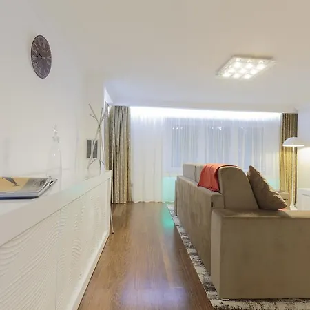 The Queen Luxury - Vinicia