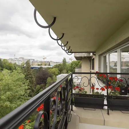 The Queen Luxury - Vinicia Luxembourg
