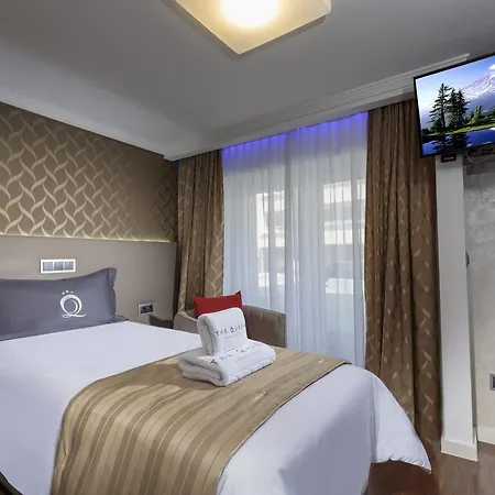 The Queen Luxury - Vinicia Apartment *