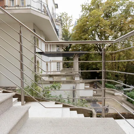 The Queen Luxury - Vinicia Apartment *