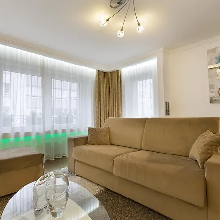The Queen Luxury - Vinicia Apartment *