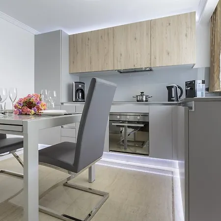 The Queen Luxury - Vinicia Apartment