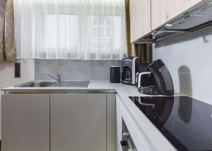 The Queen Luxury - Vinicia Люксембург