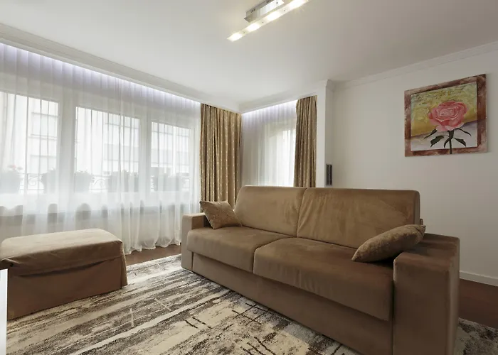 The Queen Luxury - Vinicia *