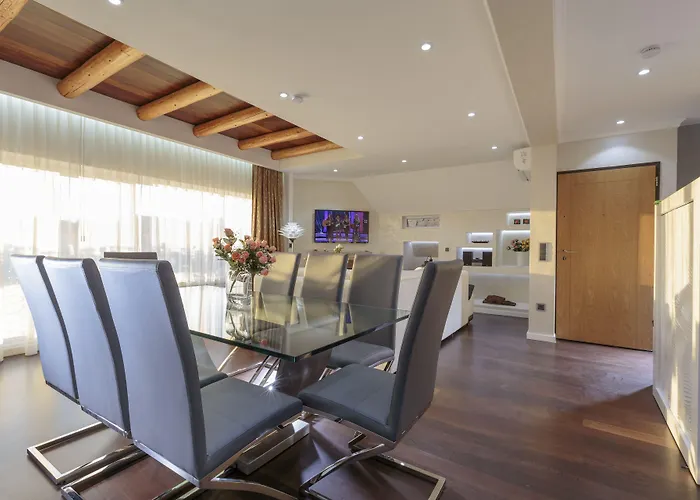 The Queen Luxury - Vinicia *