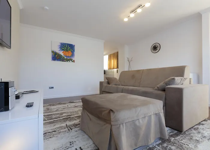 The Queen Luxury - Vinicia *