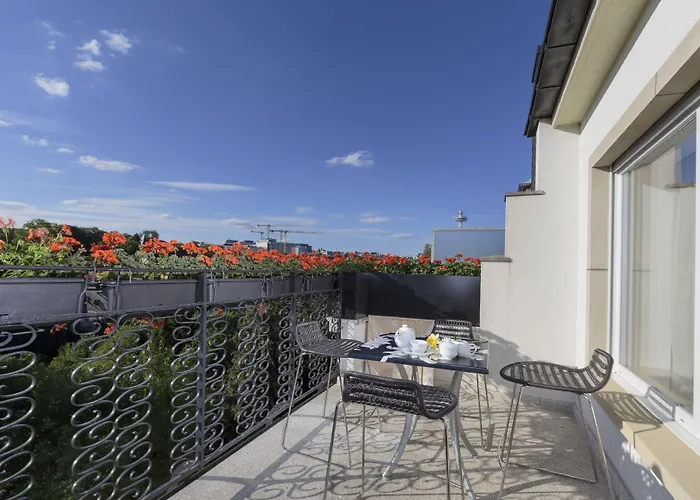 The Queen Luxury - Vinicia Luxemburgo