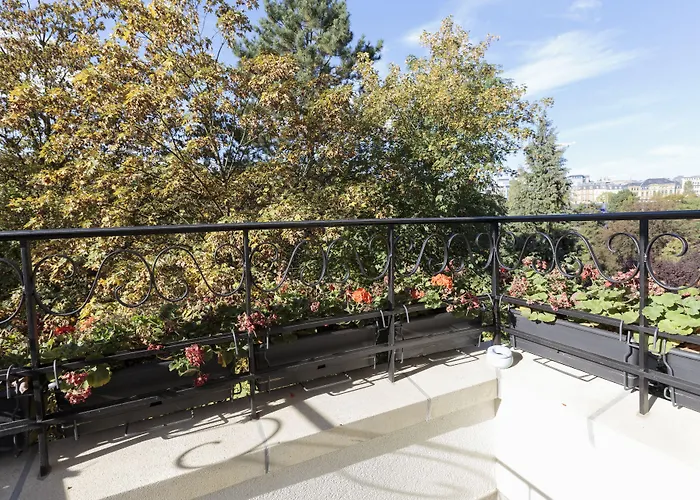 The Queen Luxury - Vinicia Luxembourg