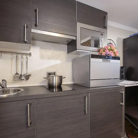 The Queen Luxury - Vinicia