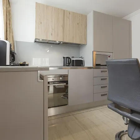 The Queen Luxury - Vinicia Luxembourg