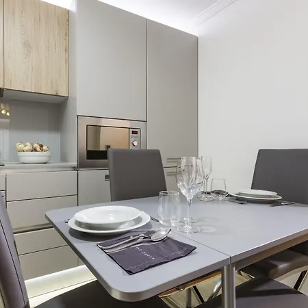 The Queen Luxury - Vinicia * Luxembourg