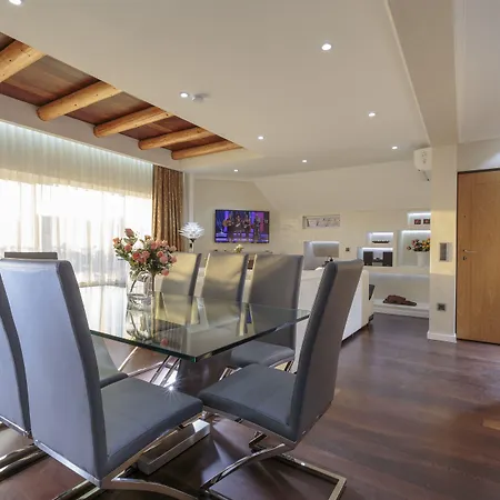 The Queen Luxury - Vinicia *