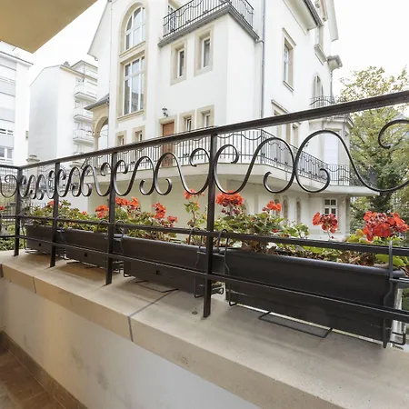 The Queen Luxury - Vinicia Apartment *