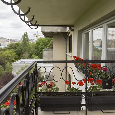 The Queen Luxury - Vinicia