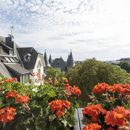 The Queen Luxury - Vinicia * Luxembourg