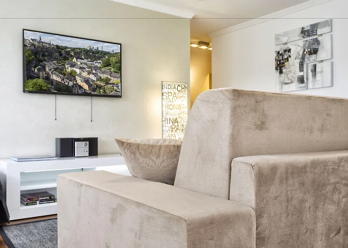 The Queen Luxury - Vinicia Luxembourg